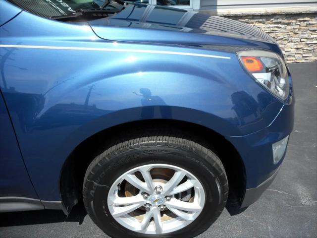 Photo of 2017 Patriot Blue Metallic Chevrolet Equinox