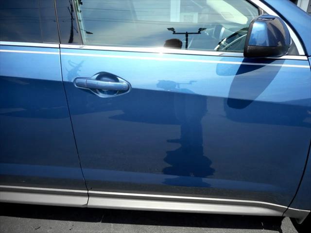 Photo of 2017 Patriot Blue Metallic Chevrolet Equinox