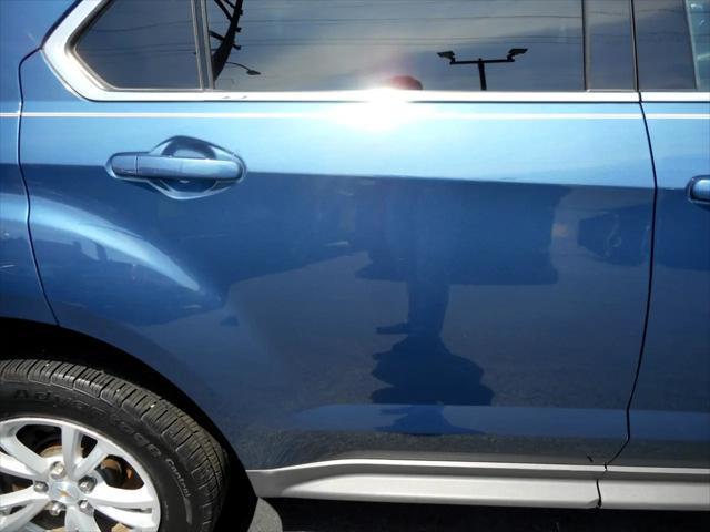 Photo of 2017 Patriot Blue Metallic Chevrolet Equinox