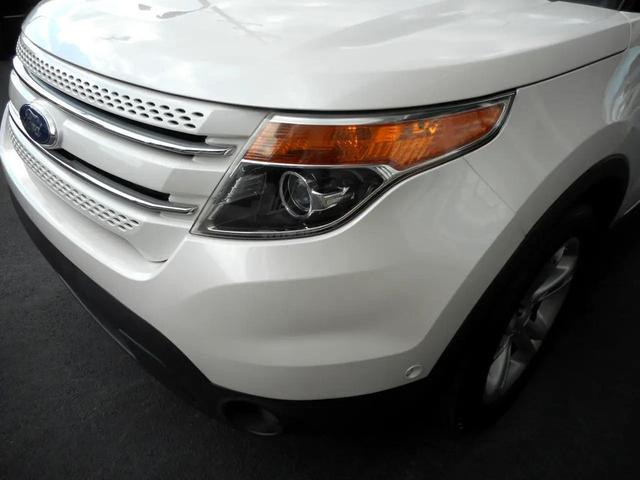 Photo of 2015 Oxford White Ford Explorer