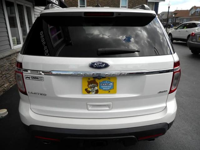 Photo of 2015 Oxford White Ford Explorer
