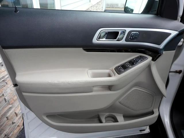 Photo of 2015 Oxford White Ford Explorer