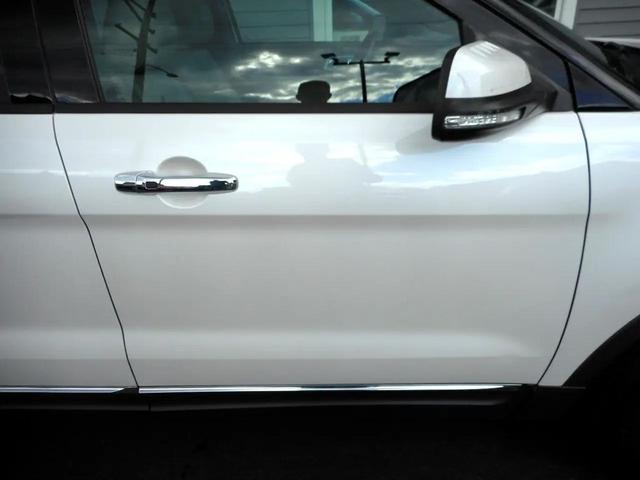 Photo of 2015 Oxford White Ford Explorer