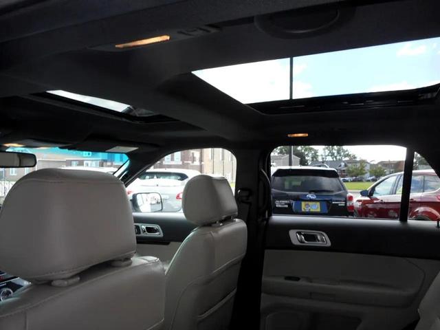 Photo of 2015 Oxford White Ford Explorer