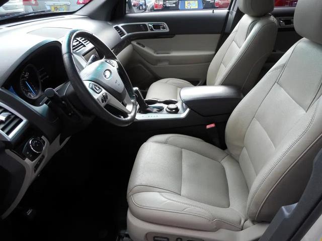Photo of 2015 Oxford White Ford Explorer