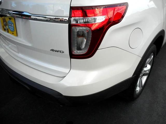 Photo of 2015 Oxford White Ford Explorer