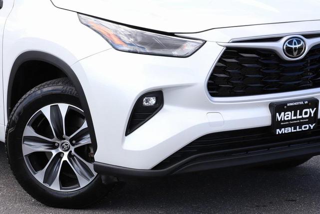 Photo of 2024 Wind Chill Pearl Toyota Highlander