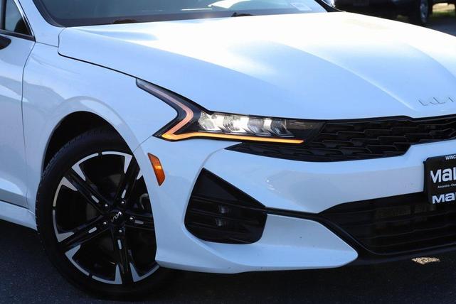 Photo of 2022 Glacial White Pearl Kia K5