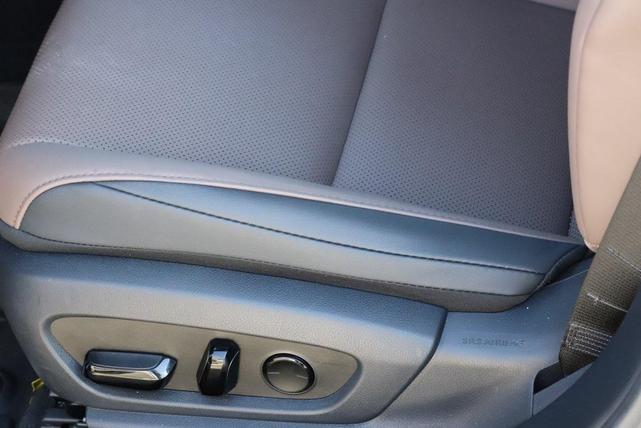 Photo of 2025 Eminent White Pearl Lexus ES 350