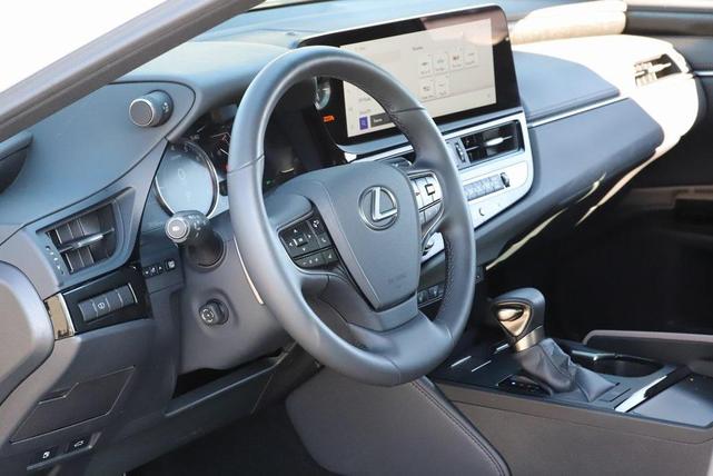 Photo of 2025 Eminent White Pearl Lexus ES 350