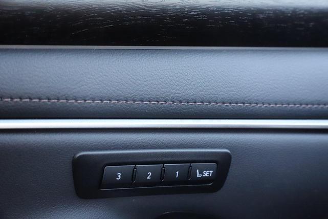 Photo of 2025 Eminent White Pearl Lexus ES 350