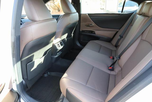 Photo of 2025 Eminent White Pearl Lexus ES 350