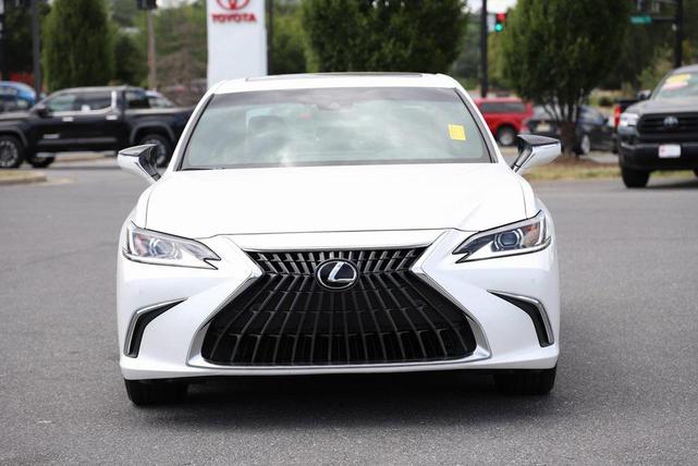 Photo of 2025 Eminent White Pearl Lexus ES 350