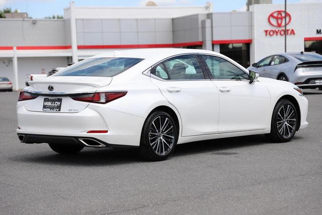Photo of 2025 Eminent White Pearl Lexus ES 350