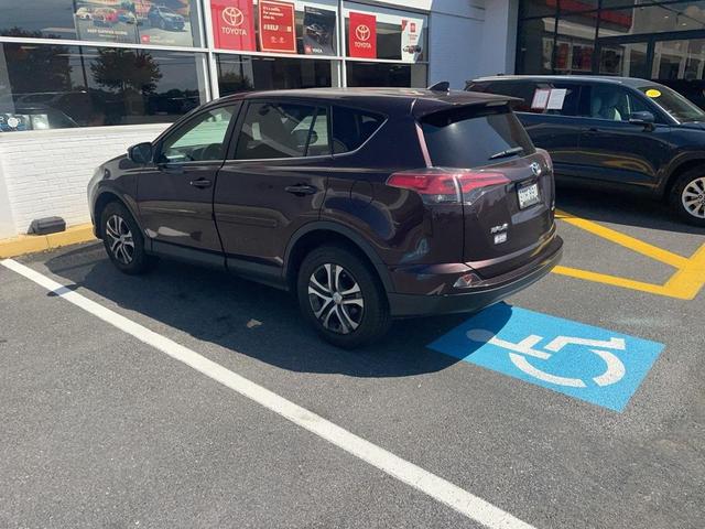 Photo of 2018 Super White Toyota RAV4