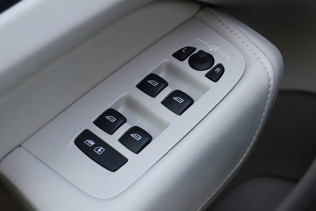 Photo of 2024 Denim Blue Metallic Volvo XC60 Recharge Plug-In Hybrid