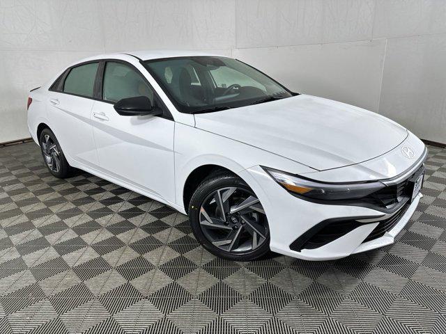 Photo of 2025 Serenity White Hyundai ELANTRA