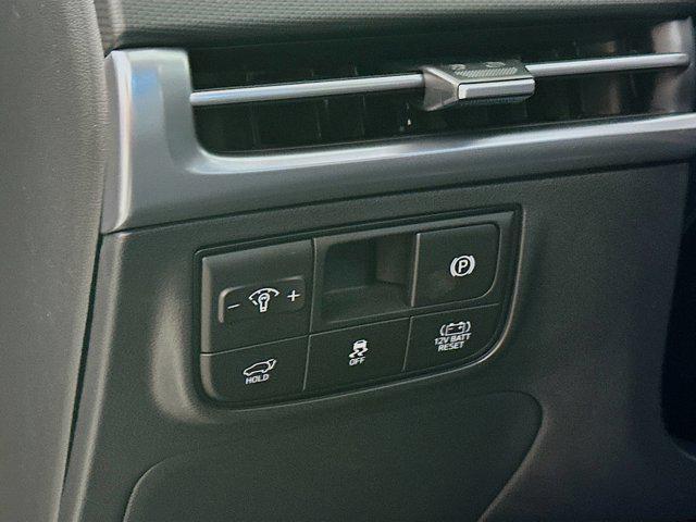 Photo of 2025 Shimmering Silver Hyundai TUCSON Hybrid
