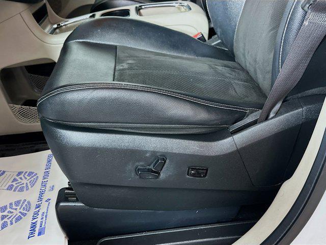 Photo of 2020 White Knuckle Clearcoat Dodge Grand Caravan