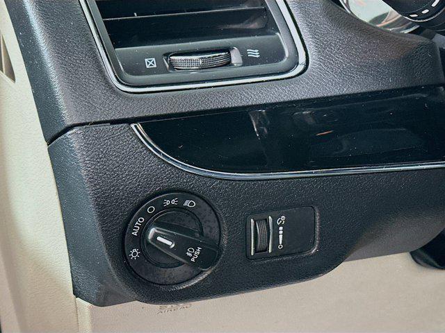 Photo of 2020 White Knuckle Clearcoat Dodge Grand Caravan