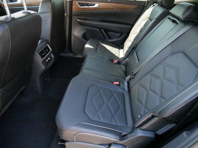 Photo of 2024 Pure White Volkswagen Atlas
