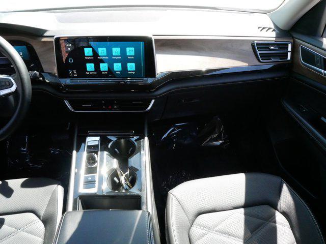 Photo of 2024 Pure White Volkswagen Atlas