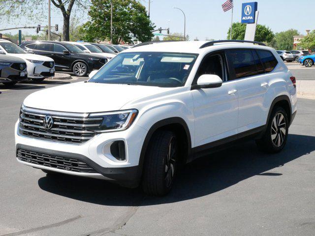 Photo of 2024 Pure White Volkswagen Atlas