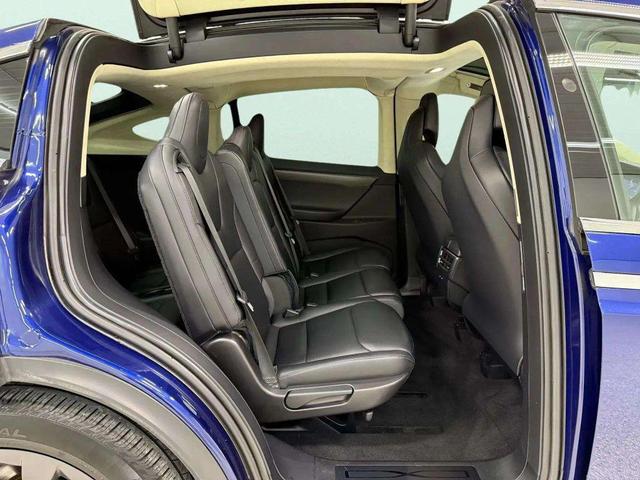 Photo of 2018 Deep Blue Metallic Tesla Model X