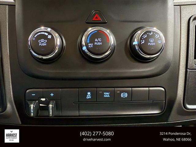 Photo of 2018 Brilliant Black Crystal Pearl RAM 2500