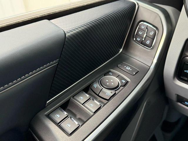 Photo of 2024 Star White Metallic Tri-Coat Ford F-450