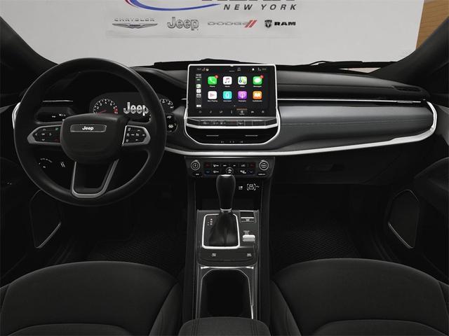 Photo of 2025 Silver Zynith Jeep Compass