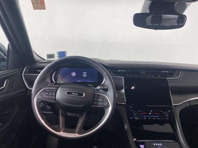 Photo of 2024 Diamond Black Jeep Grand Cherokee L