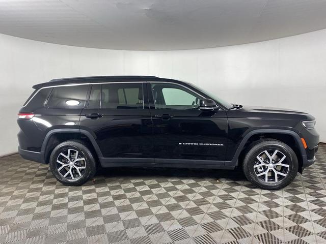 Photo of 2024 Diamond Black Jeep Grand Cherokee L