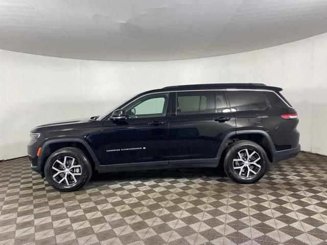 Photo of 2024 Diamond Black Jeep Grand Cherokee L