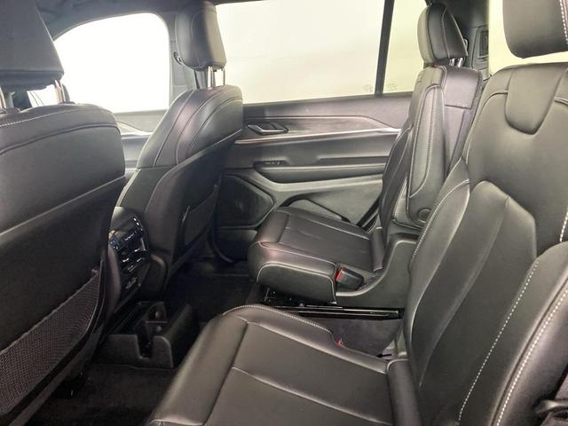 Photo of 2024 Diamond Black Jeep Grand Cherokee L
