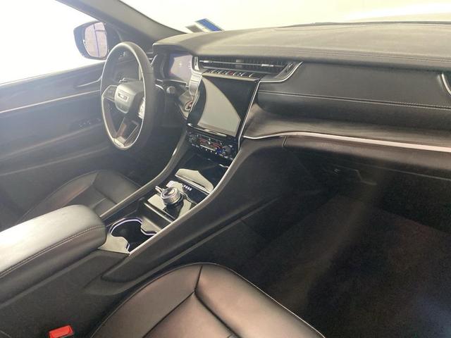 Photo of 2024 Diamond Black Jeep Grand Cherokee L