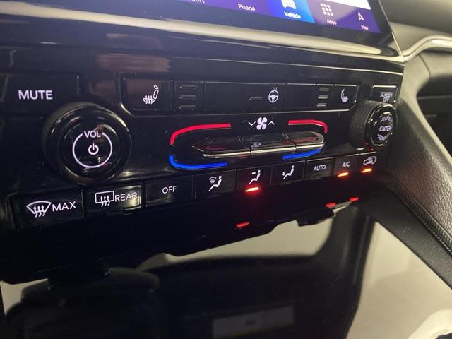 Photo of 2024 Diamond Black Jeep Grand Cherokee L