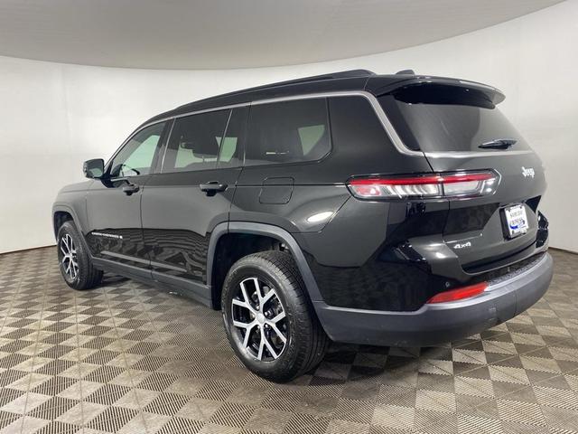 Photo of 2024 Diamond Black Jeep Grand Cherokee L