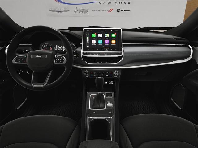 Photo of 2025 Silver Zynith Jeep Compass