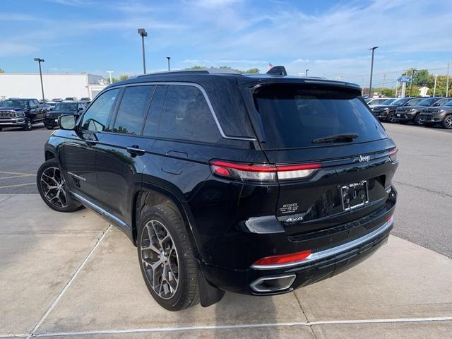 Photo of 2022 Diamond Black Jeep Grand Cherokee