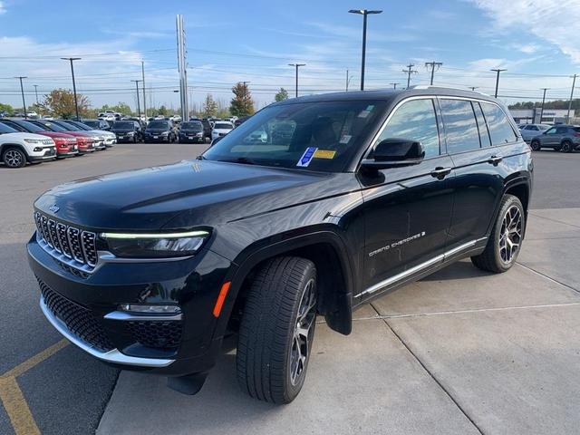 Photo of 2022 Diamond Black Jeep Grand Cherokee