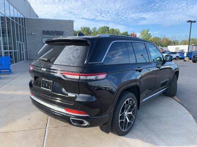 Photo of 2022 Diamond Black Jeep Grand Cherokee