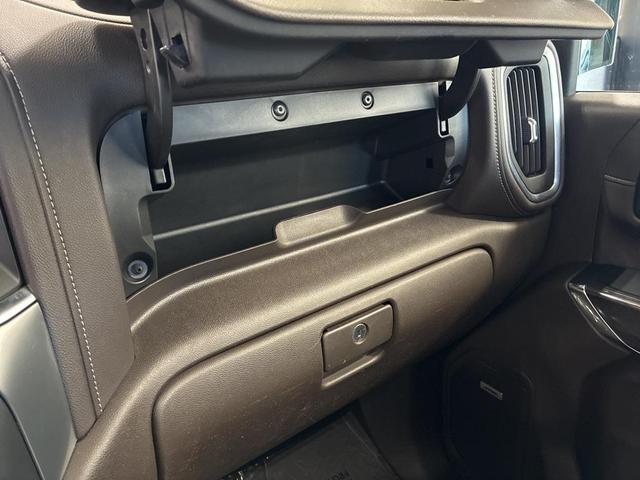 Photo of 2022 Silver Ice Metallic Chevrolet Silverado 3500