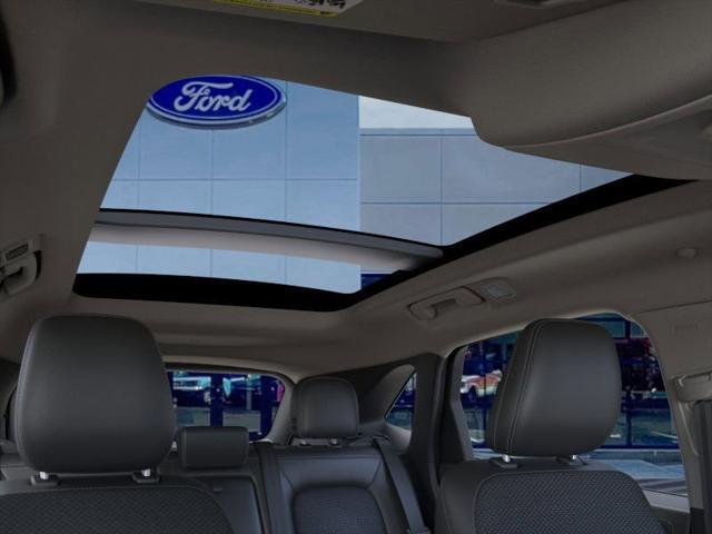 Photo of 2024 Star White Metallic Tri-Coat Ford Escape PHEV