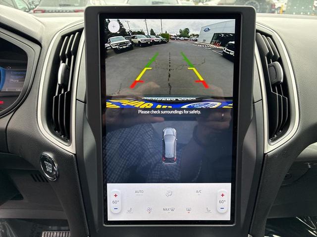 Photo of 2023 Gray Metallic Ford Edge