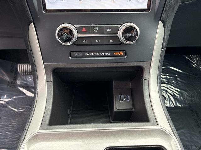 Photo of 2023 Gray Metallic Ford Edge