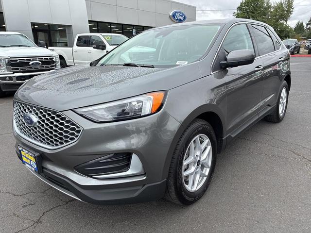 Photo of 2023 Gray Metallic Ford Edge