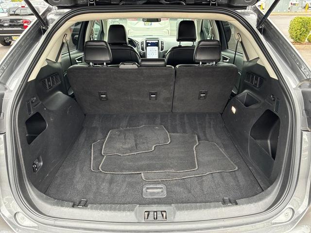 Photo of 2023 Gray Metallic Ford Edge