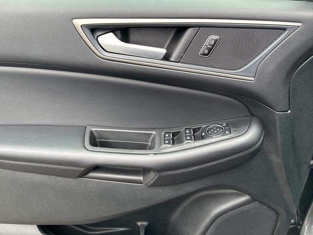 Photo of 2023 Gray Metallic Ford Edge