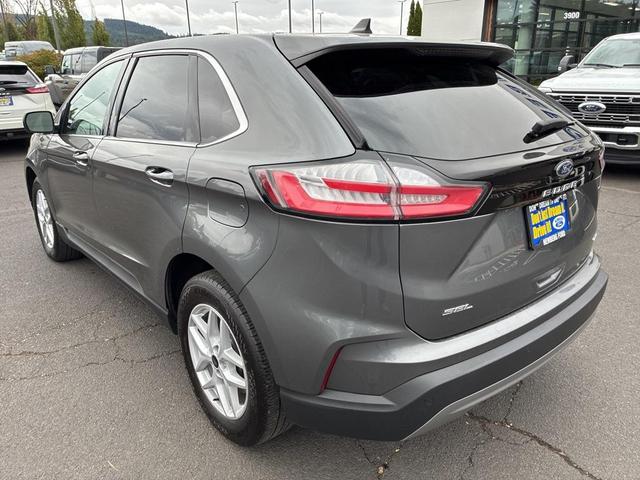 Photo of 2023 Gray Metallic Ford Edge